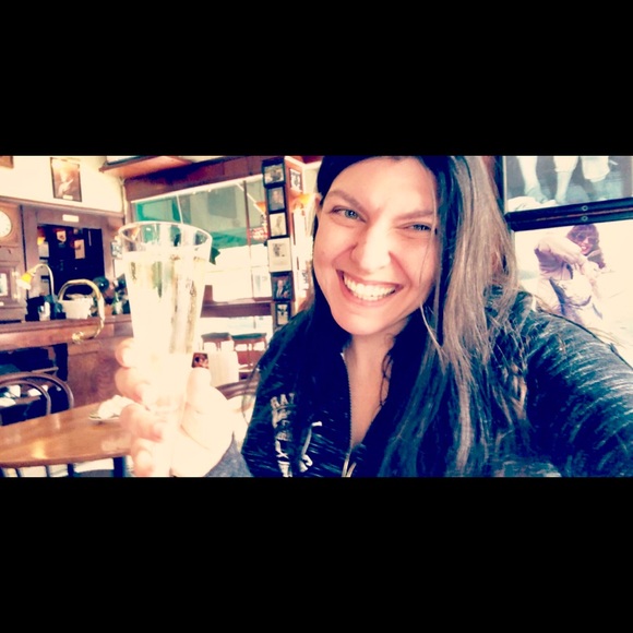 Meet your Posher, Mia - Picture 1 of 1